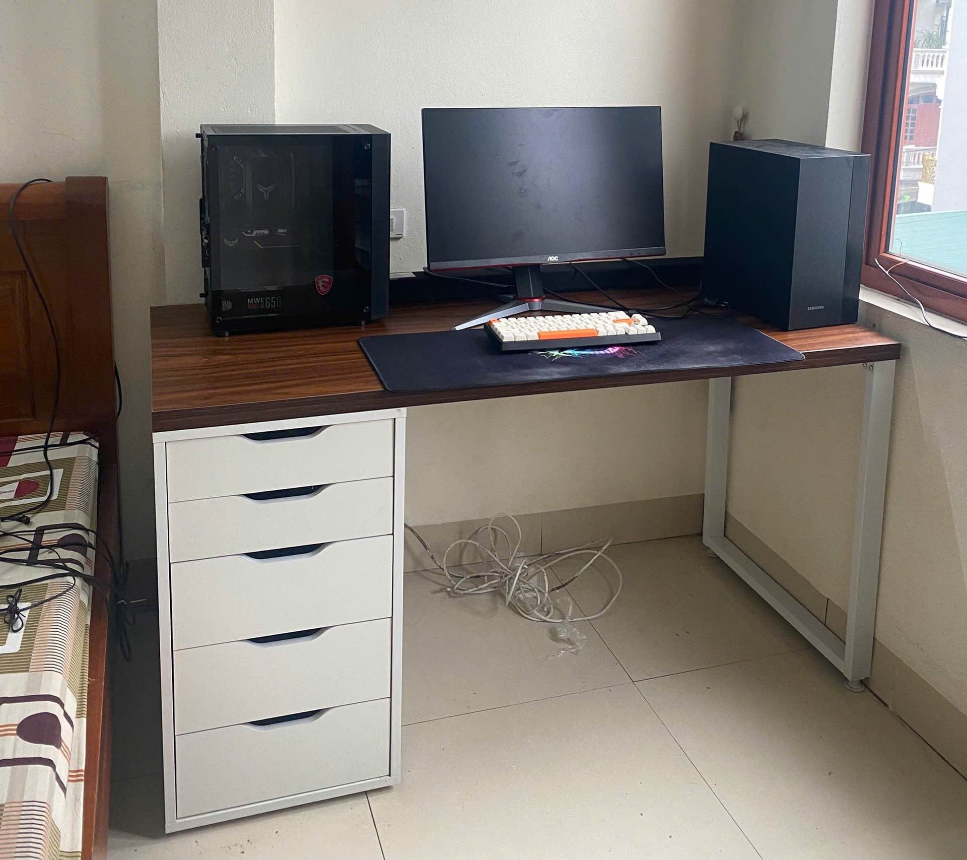 Bàn Ikea 1 Hộc Trắng - Chất liệu gỗ MDF Phủ Melamin Chống Thấm và Chống Xước - Ảnh 4