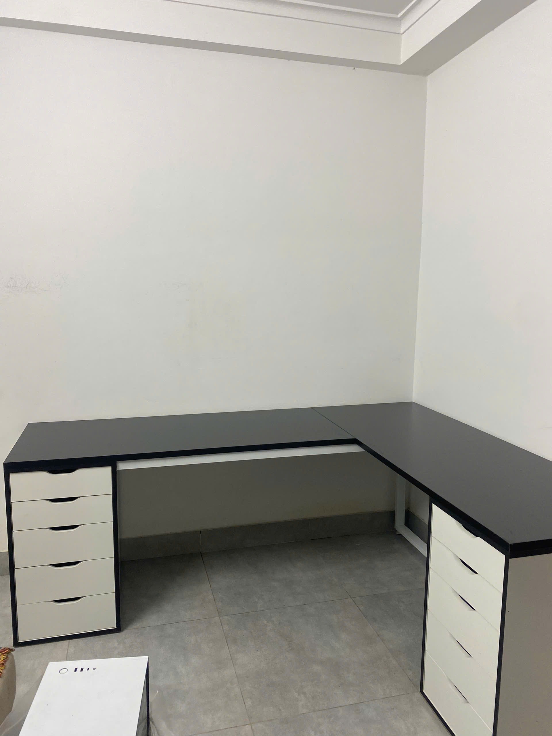 Bàn Ikea chữ L 2 Hộc - Chất liệu gỗ MDF Phủ Melamin Chống Thấm và Chống Xước - Ảnh 5