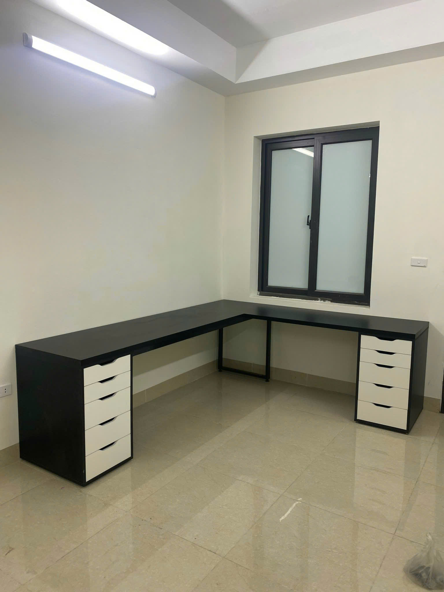 Bàn Ikea chữ L 2 Hộc - Chất liệu gỗ MDF Phủ Melamin Chống Thấm và Chống Xước - Ảnh 7
